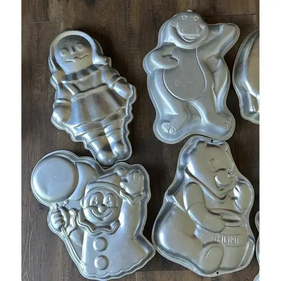 Wilton Cake Pans Lot of 8: Michelangelo,Barney,Smurf, Pooh, Clown, Dinos, Doll - Picture 2 of 11